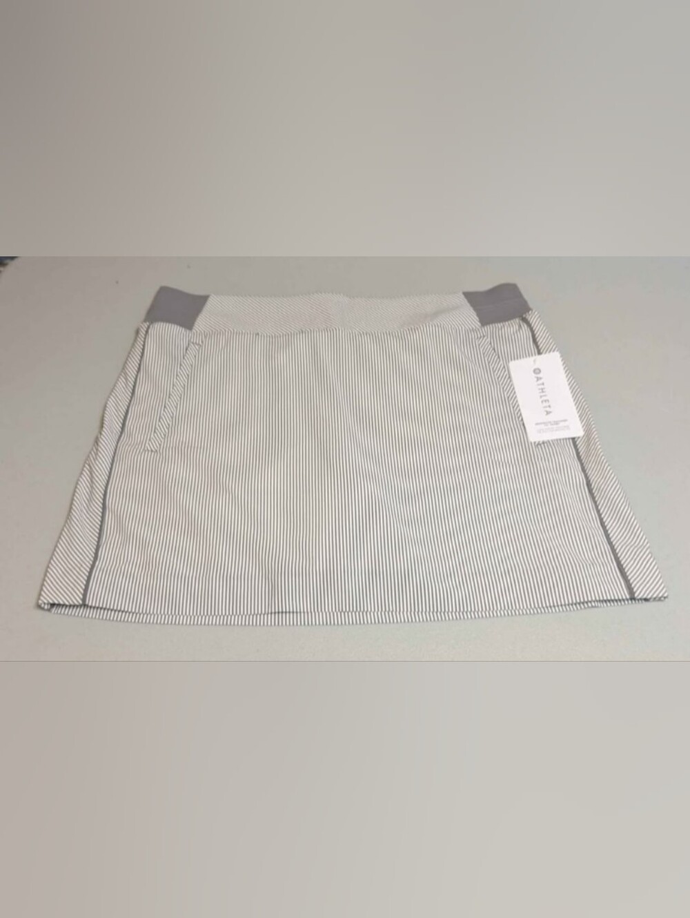 NWT Athleta size 16 gray and white striped skort